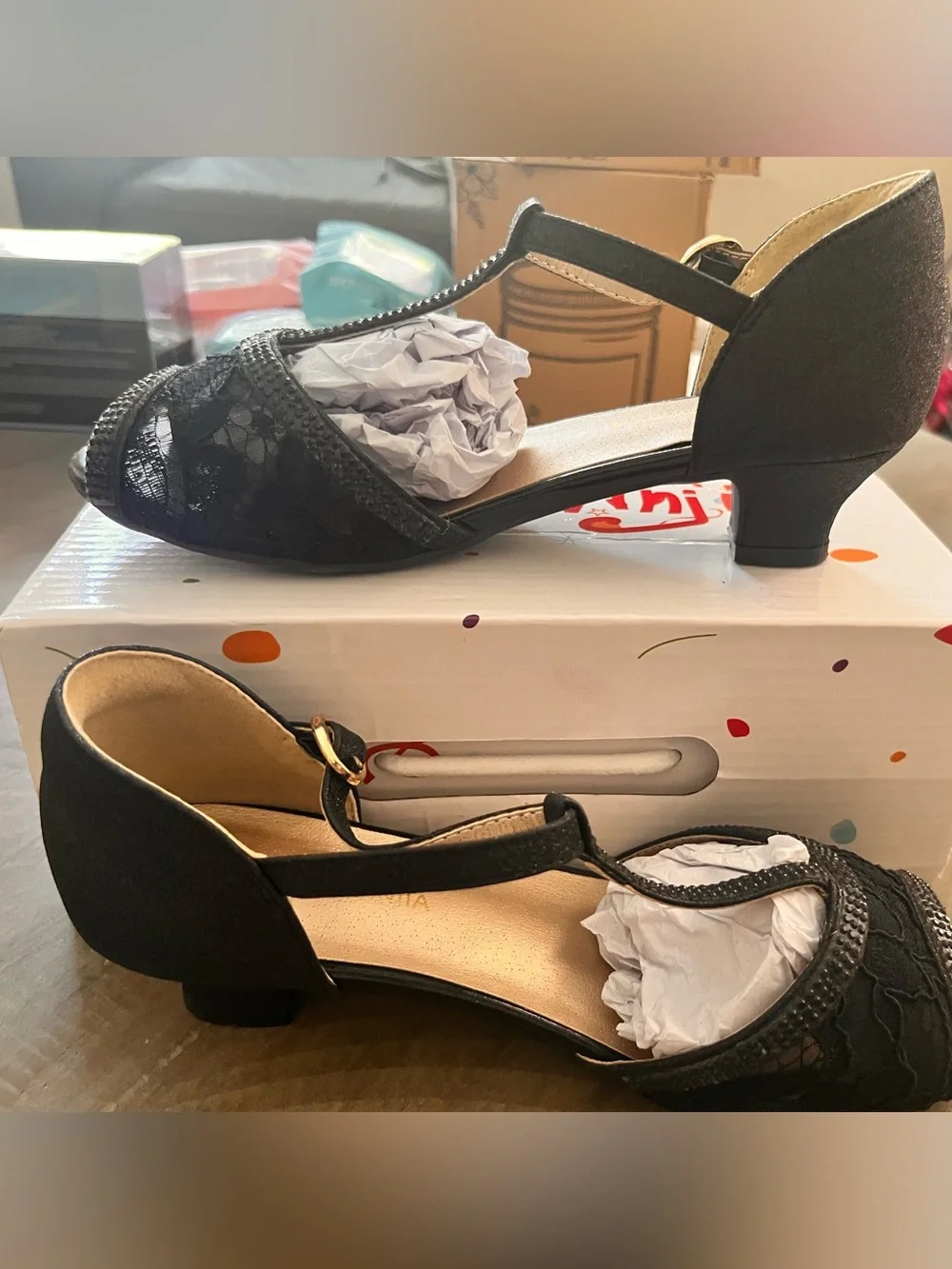 Pandaninjia Little Girls Black T-Strap Lace Low Block Heel Sandals